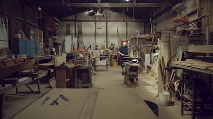 El trabajo en un taller de botes de madera