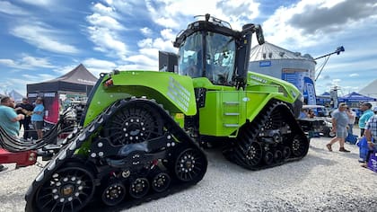 El tractor Steiger 785 Quadtrac, en verde en honor a los hermanos Steiger