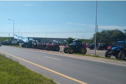 Como en otros lugares, en Altos Fierro los productores llevaron sus tractores
