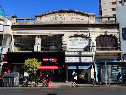 El tradicional mercado que fue perdiendo los locales tradicionales de verduras, frutas, carnes.