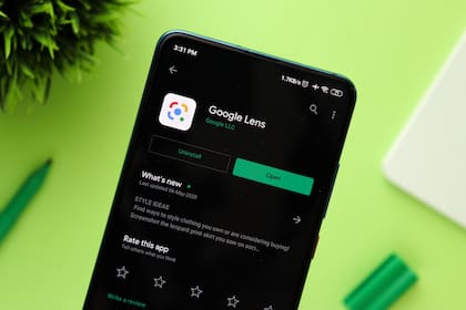El traductor por cámara Lens de Google se puede utilizar desde dispositivos Android sin necesidad de estar conectado a Internet