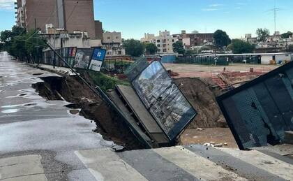El tramo de la avenida que se derrumbó por el temporal.