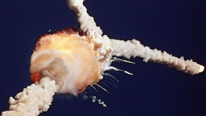 El transbordador Challenger explotó a los 73 segundos de su lanzamiento y murieron sus siete tripulantes