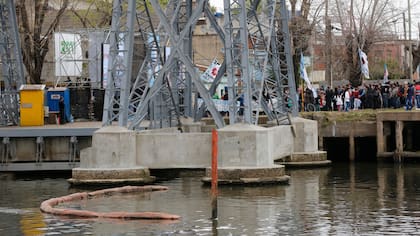 El transbordador de La Boca no pudo completar el viaje por una manifestación