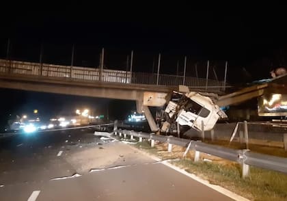 El tránsito se encuentra paralizado en ambas manos