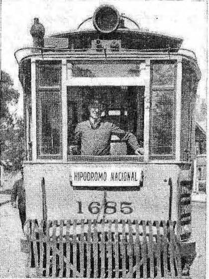 El tranvía de la compañía Anglo, que transportaba a los usuarios de Barrancas de Belgrano al Hipódromo, ida y vuelta.