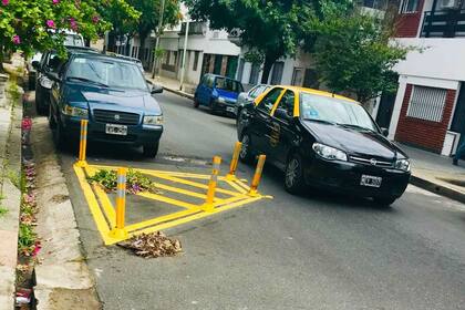 El trapecio para evitar accidentes con los autos que salen del garage