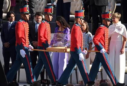 El traslado al escenario de la espada