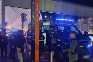 Expulsaron del país al ciudadano ruso acusado de orquestar operaciones mediáticas contra el Gobierno