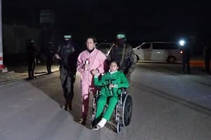 Hamas liberó a cinco rehenes argentinas: una chica de 11 años debió ser trasladada en silla de ruedas