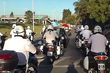 El traslado del cuerpo de Diego Maradona por la autopista