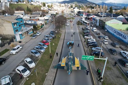 El traslado del Mirage se realizó desde el Aeródromo Nahuel Huapi.