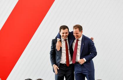 El traspaso del mando entre Jorge Brito y Stefano Di Carlo