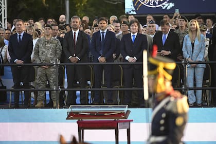 El traspaso del sable de general San Martín al regimiento de granaderos