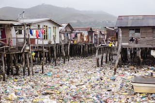 Los argentinos consumimos 42,7 kilos por año y la mayoría termina en el mar