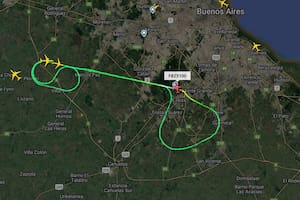 Un avión debió regresar a Ezeiza por una emergencia y el aeropuerto estuvo cerrado casi una hora