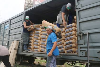 La deficiencia de cargar las bolsas al hombro, genera grandes pérdidas de tiempo