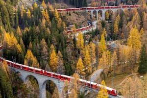 El tren más largo del mundo mide 2 kilómetros y puede transportar más de 4.500 personas. (Foto: Rhätische Bahn/swiss-image)