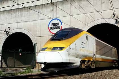 El tren que viaja por el Eurotúnel puede unir Francia con Inglaterra en 35 minutos