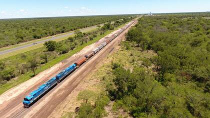 El tren transportó 4300 toneladas de soja