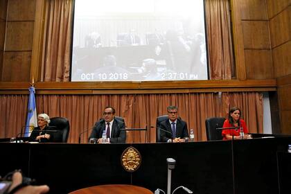 El Tribunal Oral Federal 4 condenó al exministro a cinco años y ocho meses de prisión