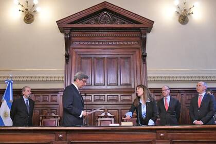 El Tribunal Supremo toma juramento a los nuevos consejeros.