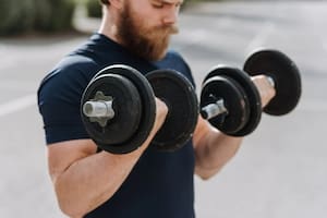 Los tres mejores ejercicios para aumentar el volumen de tus tríceps