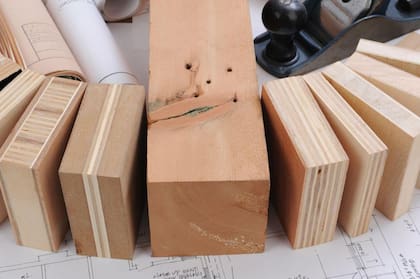 El triplay se puede usar en situaciones en las que la madera maciza simplemente se doblaría o rompería.