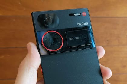 El triple combo de cámaras traseras del Nubia Z60 Ultra