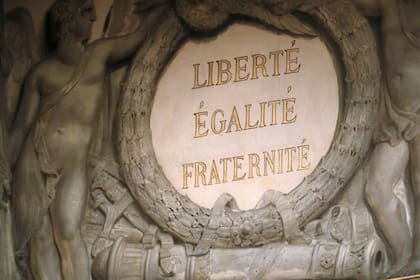 El tríptico está inscripto en edificios públicos de Francia.