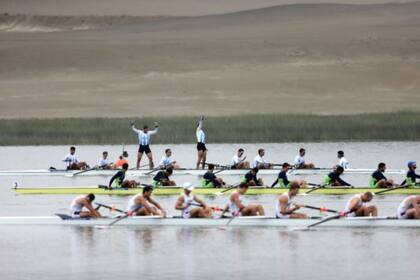 El triunfo celebrado arriba de la embarcación; uno de los éxitos más resonantes de la delegación argentina en Lima 2019, más allá de que Canadá y Estados Unidos no presentaron lo mejor