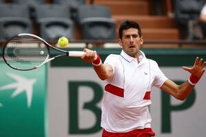 Roland Garros: el cómodo triunfo de Djokovic y la fuerte caída de Wawrinka