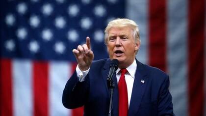 Trump busca persuadir a Apple para que migre su producción establecida en China, y aseguró que Tim Cook le prometió tres fábricas en suelo estadounidense