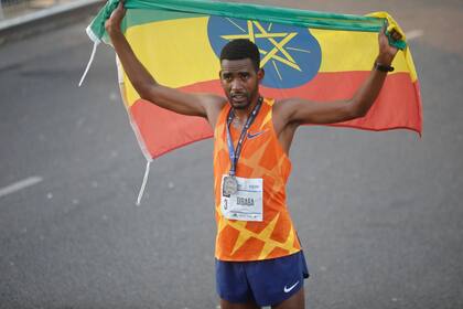 El triunfo del etíope Gerba Beyata Dibaba (1h.00m.26s.) lo impuso sobre su compatriota Dinkalem Ayele Adane