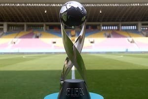 El trofeo del Mundial Sub 17, que levantará el campeón de Qatar 2025