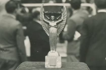 El trofeo Jules Rimet fue robado en Londres cuatro meses antes de que se inicie el Mundial de Fútbol en 1966