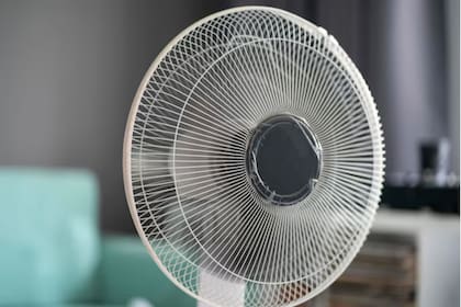 El truco consiste en colocar el ventilador en posición horizontal o ligeramente inclinado