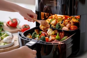 Diego Fernández, ingeniero químico: “Bicarbonato y agua caliente, las claves para limpiar la Airfryer; es lo más fácil”