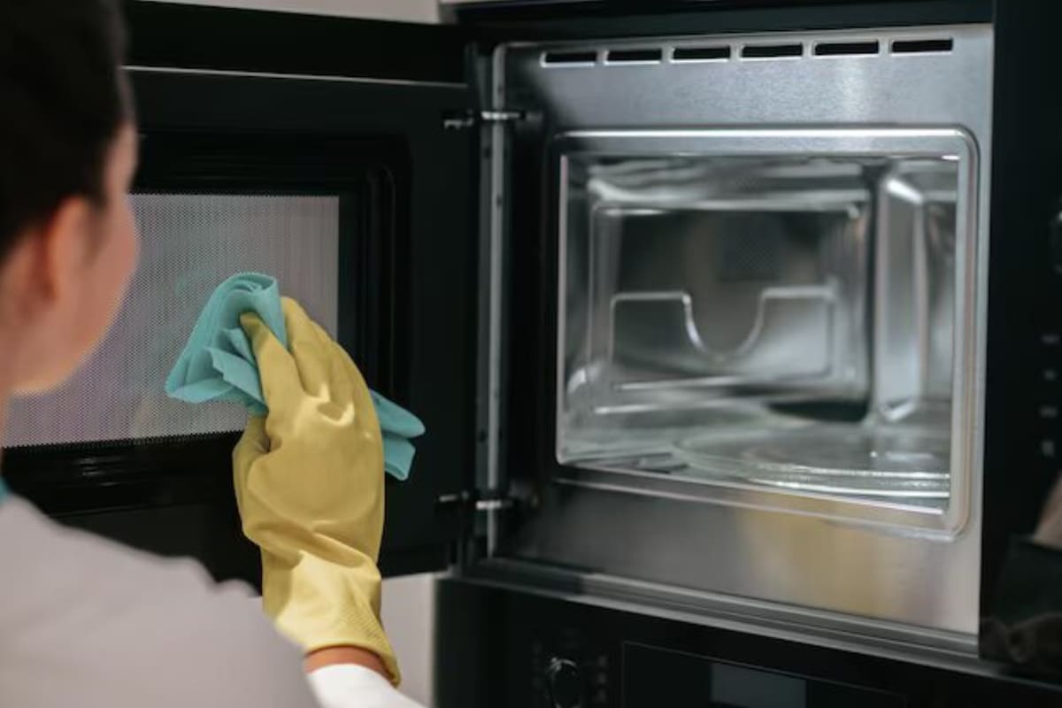 El truco para limpiar los vidrios del horno sin esfuerzo