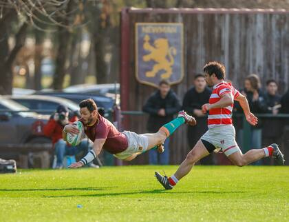 El try de Gonzalo Gutiérrez Taboada, que anotó 21 de los 30 tantos con los que Newman derrotó a Alumni en Benavídez y se ubicó como nuevo escolta.