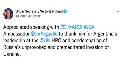 El tuit de la subsecretaria de Estado de EE.UU., Victoria Nuland, en el que relata que habló con el embajador argentino, Jorge Arguello, y que le agradeció el liderazgo argentino en el Consejo de Derechos Humanos de la ONU y la condena a la invasión de Rusia a Ucrania, invasión que describió como premeditada y no provocada
