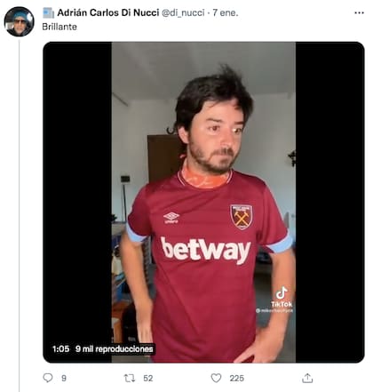 El tuit que reproduce el video viral