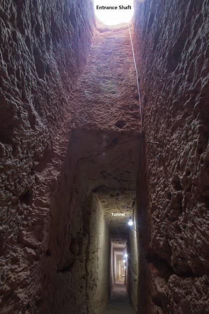El túnel bajo el templo Taposiris Magna tiene 1305 metros de longitud y tiene una parte sumergida bajo el Mediterráneo