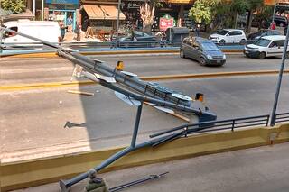 Saavedra: un camión derribó el arco de ingreso al Paso Bajo Nivel de Avenida Balbín