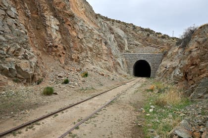 El túnel penetra la montaña