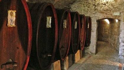 El túnel que conecta la casa de Maquiavelo con la taberna sirve de bodega de barriles de vino