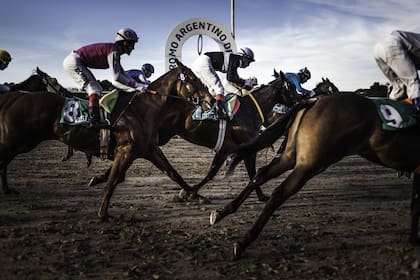 El turf argentino es el tercero del mundo en importancia.