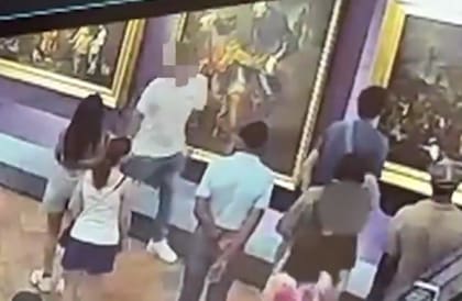 El turista fue identificado y denunciado por la Galería de los Uffizi