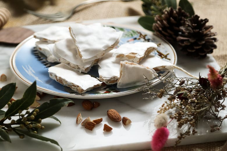 Del campo a la mesa: una pareja bonaerense recreó el turrón de Alicante en Argentina con máquinas propias