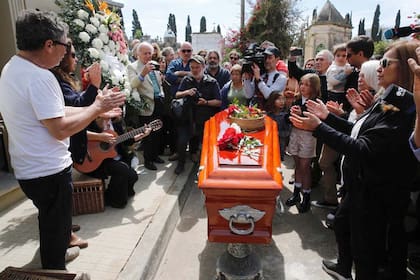 El último adiós a César Mascetti: emotiva despedida de familiares y amigos en el cementerio de San Pedro (Foto: Ricardo Pristupluk)
